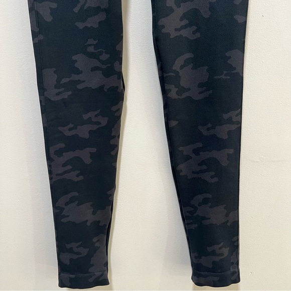 New Spanx Look At Me Now Black Camo Legging Size M - Picture 4 of 10